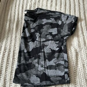 Lululemon cates short sleeve training tee, size 2